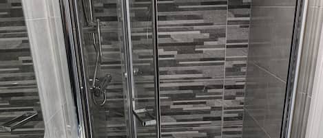Shower, free toiletries, towels