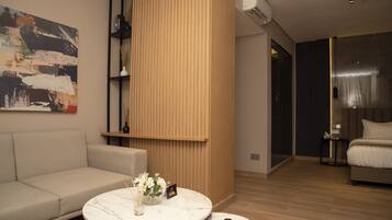 Studiosuite – executive | Sengetøy av topp kvalitet, dundyner, memory foam-senger og minibar