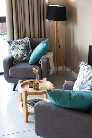 Televisión LED, chimenea, Netflix, servicios de streaming