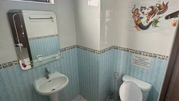 Superior Double Room, 1 Bedroom, Smoking, Mountain View | Bathroom