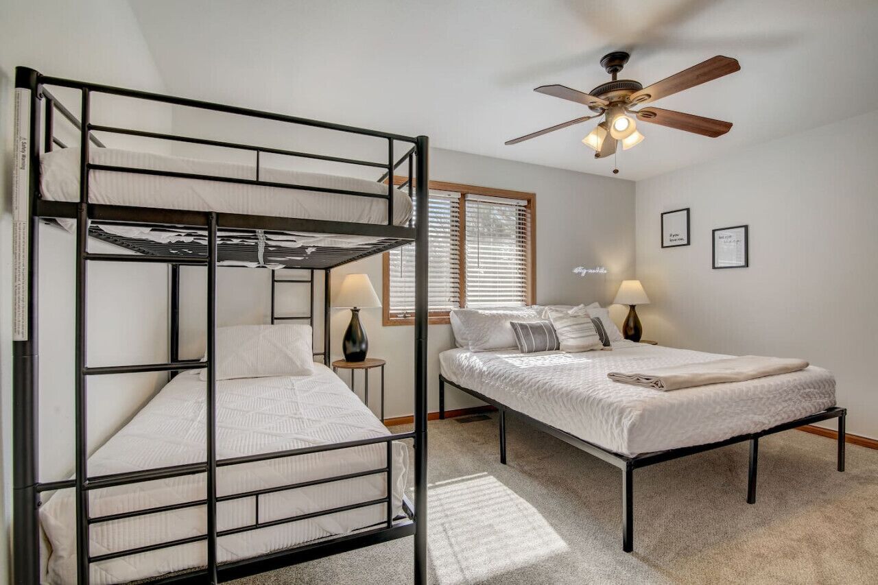 2 bedrooms, iron/ironing board, WiFi (free), bed sheets