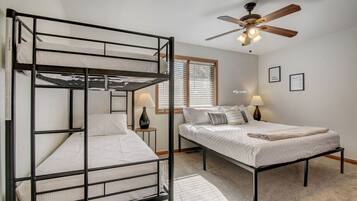2 bedrooms, iron/ironing board, WiFi (free), bed sheets