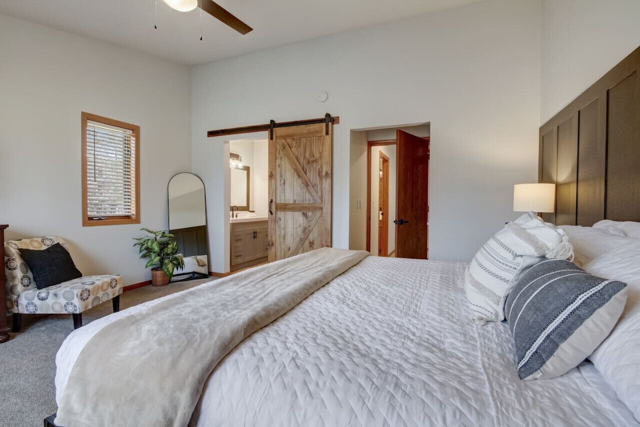 2 dormitorios, tabla de planchar con plancha, wifi gratis y ropa de cama