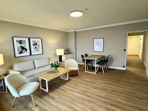 Superior-Apartment, mit Bad, Seeblick | Innenbereich
