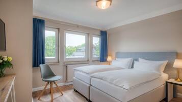 Superior Apartment, Ensuite, Lake View | 1 bedroom, down comforters, individually decorated, desk