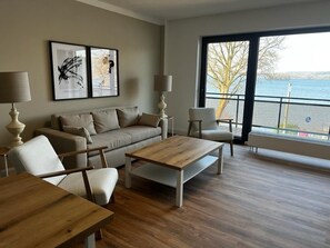 Apartamento superior, suíte, vista para o lago | Lounge