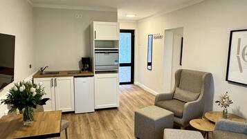 Comfort-Apartment, mit Bad, Gartenblick | Lounge
