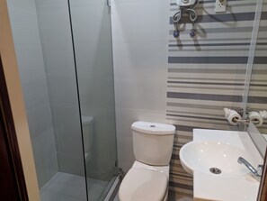 Asciugamani, sapone, carta igienica