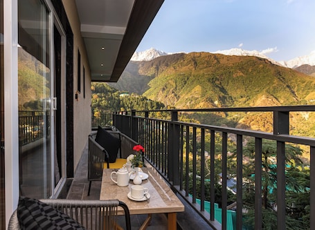 Suite. The Belvedere Himalayan Retreat, Mcleodganj by Leisure Hotels