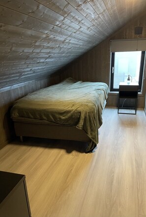 4 bedrooms, WiFi, bed sheets