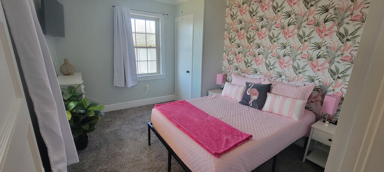 3 bedrooms, desk, iron/ironing board, travel cot
