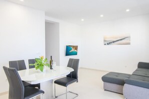 Dining - New Modern Apartment in Zaostrog, 100 Meters From the Beach, Parking (Zaostrog)