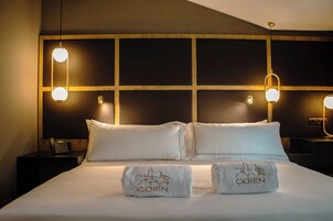 Deluxe Double Room | Egyptian cotton sheets, premium bedding, down comforters, in-room safe