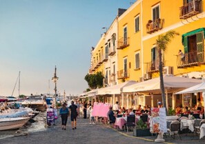 Outdoor dining - Luxury Apartment Ischia Porto (Ischia)