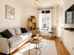 TV - L'appartement Blomet  (Paris)