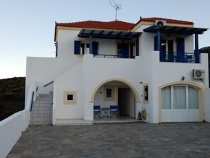 Exterior - APERANTO GALAZIO (Kithira)
