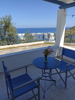 Terrace/patio - APERANTO GALAZIO (Kithira)