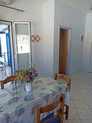 Apartment | Private kitchen | Fridge, microwave, rice cooker, cookware/dishes/utensils - APERANTO GALAZIO (Kithira)