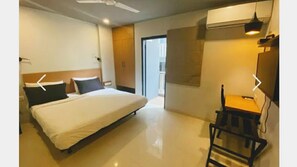 Deluxe Double Room | Free WiFi - The Umen Hotel Sector 49 (Noida)
