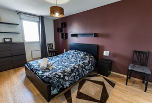 2 Schlafzimmer, Reisekinderbett, kostenloses WLAN, Bettwäsche