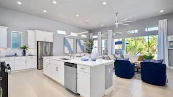 KylskÄp, mikrovÄgsugn, ugn och spishÀll