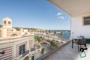 Comfort vierpersoonskamer | Uitzicht vanaf balkon