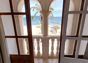 Appartement familial, 2 chambres | Coffre-fort, ameublement unique, rideaux d’obscurcissement