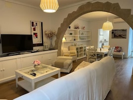 Family House | Living area | 32-inch flat-screen TV with satellite channels