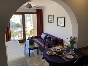 Classic Apartment, 1 Bedroom, Balcony, Partial Sea View | Living area