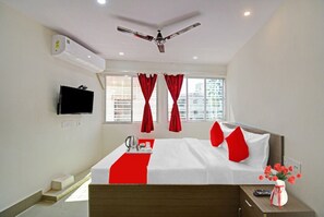 Classic Double Room, City View | Free WiFi, bed sheets - Goroomgo Vhyom Sky Palace Near Sakherbazar Metro Station Kolkata (Kolkata)