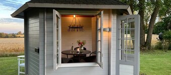 Ferienwohnung mit Weitläufigen, Parkähnlichen Garten, Pavillon und Bouleplatz