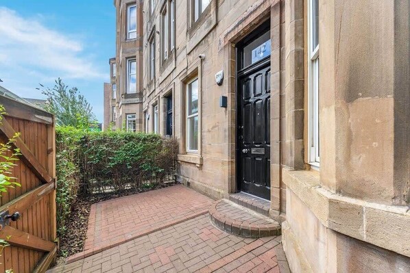 Exterior detail - Stylish Elegance in City's Heart (Edinburgh Area)