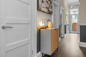 Interior - Stylish Elegance in City's Heart (Edinburgh Area)