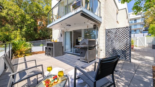 Sunset Towers, 1-25 Donald St- in the heart of town with Wi-Fi and Air Con