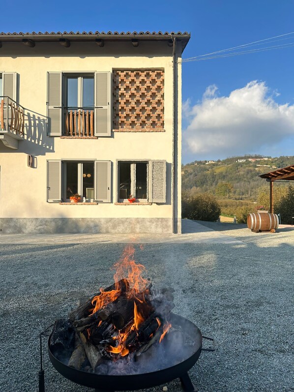 Property grounds - Cozy Apartment with sauna, whirlpool, Wi-fi, a/c and free parking (Piemonte)