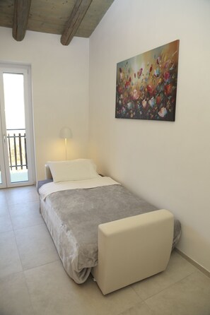 2 bedrooms, in-room safe, WiFi, bed sheets