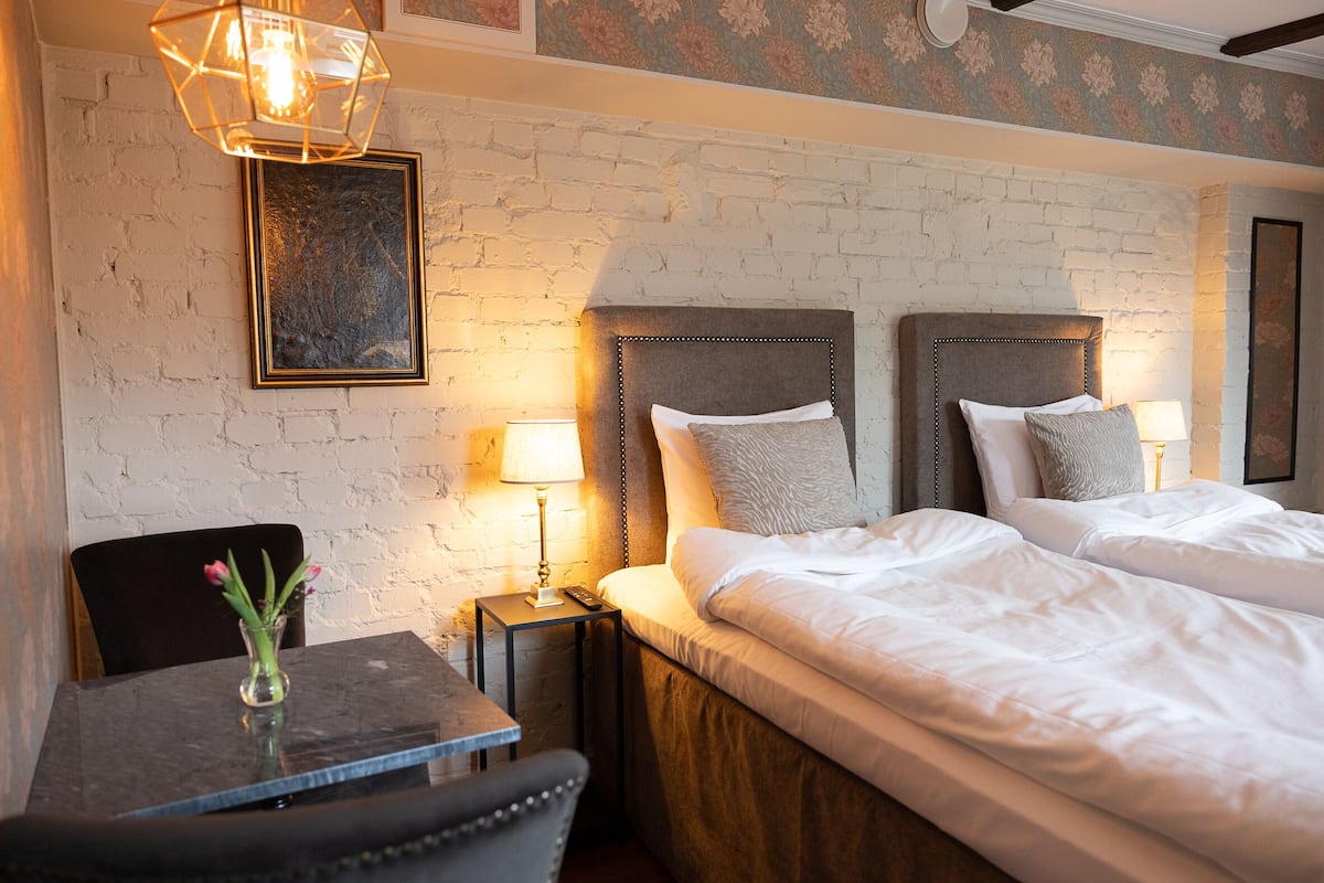 Deluxe Double or Twin Room | 1 bedroom, hypo-allergenic bedding, pillowtop beds