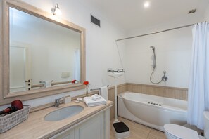Hair dryer, bidet, towels, soap - Your amazing holiday in the heart of the Jewish Ghetto
 (Roma)
