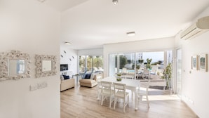 Dining - Protaras Nausica Blue Seaside Villa (Paralimni)
