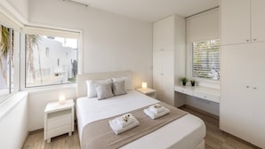3 bedrooms, cots/infant beds, bed sheets - Protaras Nausica Blue Seaside Villa (Paralimni)