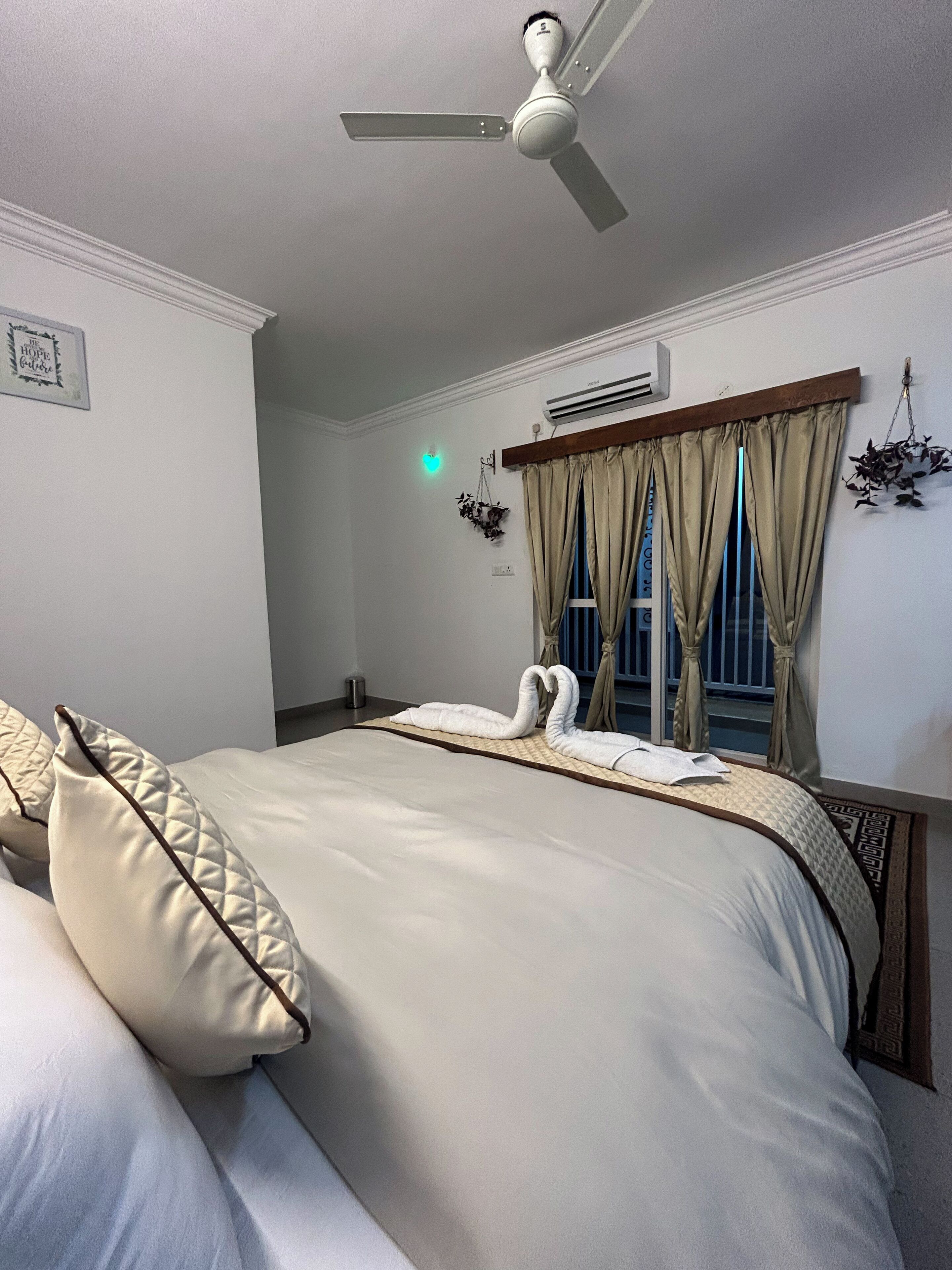 Deluxe Room, 1 Bedroom | Individually decorated, individually furnished, desk, laptop workspace