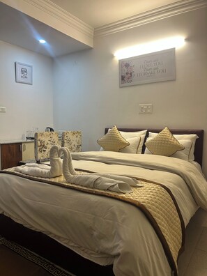 Deluxe Room, 1 Bedroom | Individually decorated, individually furnished, desk, laptop workspace - Yahweh Suites (Bengaluru)