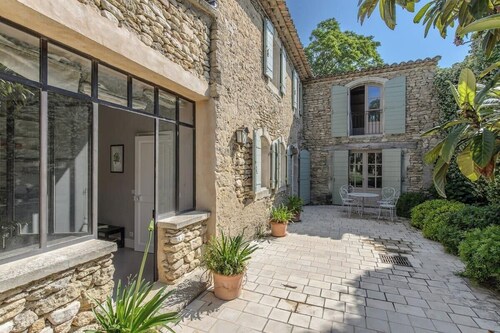 Mas des Flaux, beautiful authentic house with tennis court