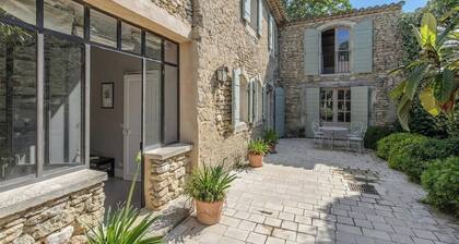 Mas des Flaux, beautiful authentic house with tennis court