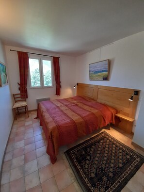 2 slaapkamers, een strijkplank/strijkijzer, wifi, beddengoed