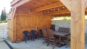 Outdoor dining - La Truffière (Pays-de-Belvès)