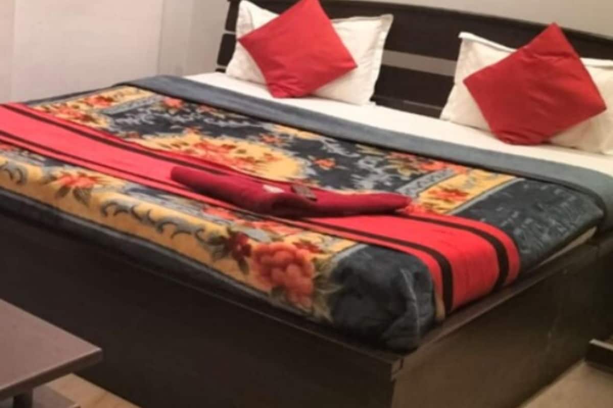 Deluxe Double Room, City View | Desk, free WiFi, bed sheets
