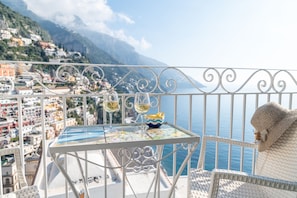 Outdoor dining - KingsView Rooms - Positano Center - no kitchen (Positano)