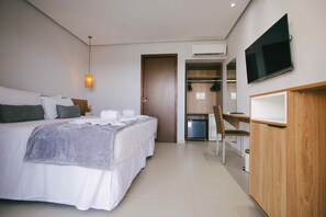 Deluxe Double Room, 1 Double Bed | Bathroom | Hair dryer, towels, soap, toilet paper - Oiti Beach Resort Tutóia (Tutóia)