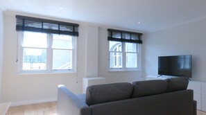 Unclassified image, 5 of 11, button - Remarkable 2-bed Apartment in London (London)